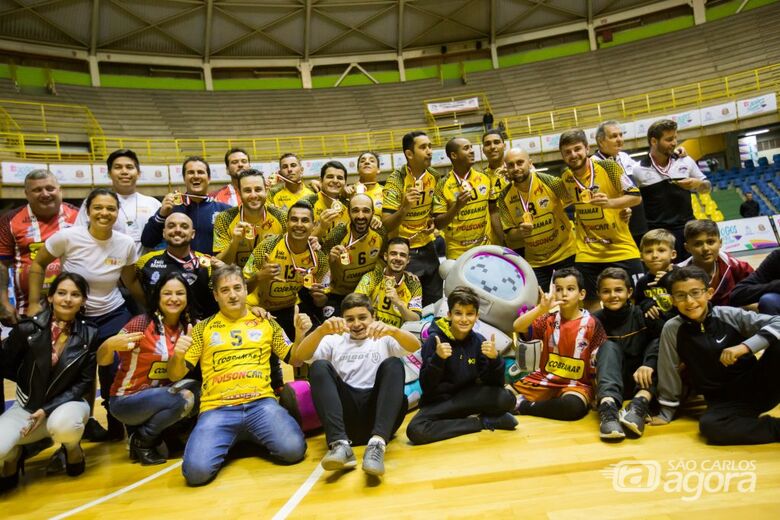 São Carlos Futsal comemora e conquista ouro invicto - Crédito: Divulgação