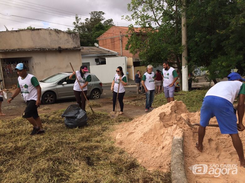 São Carlos Ambiental promove limpeza em praça no Jardim Coqueiros - Crédito: Divulgação