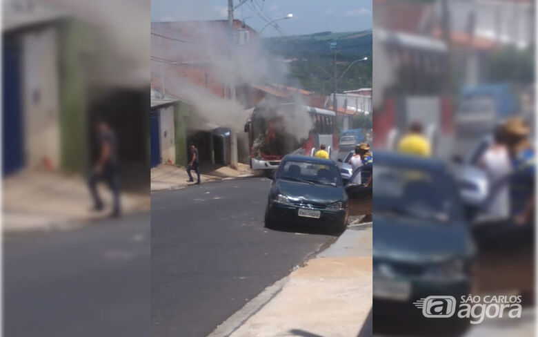 Ônibus pega fogo no Cidade Aracy; veja o vídeo - 