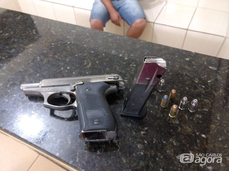 Polícia Rodoviária apreende arma de fogo encontrada em caminhonete - Crédito: Luciano Lopes