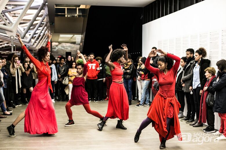 Sesc São Carlos traz “Na Fresta da Certeza, o Vermelho Escuro” - Crédito: Daisy Serena