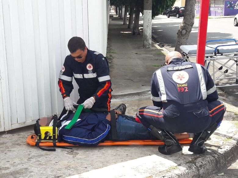 Colisão deixa motoboy ferido na Vila Monteiro - Crédito: Maycon Maximino