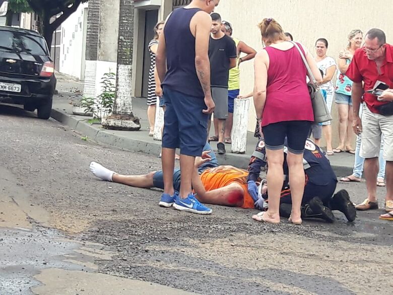 Motociclista freia bruscamente e sofre queda no Paulistano - Crédito: Maycon Maximino