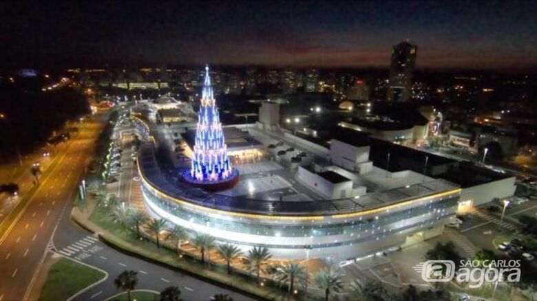 Árvore de Natal do RibeirãoShopping: uma das atrações da cidade neste fim de ano - Crédito: Divulgação