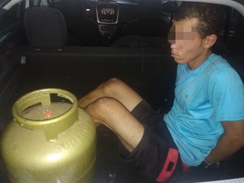Desocupado é detido com botijão de gás na Vila Pureza - Crédito: Divulgação
