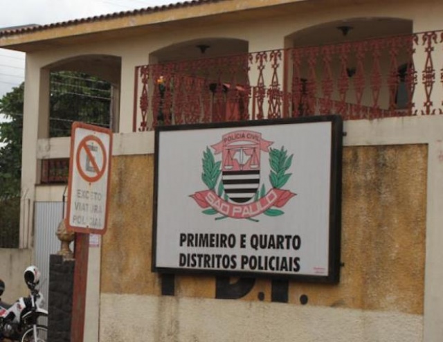 Jovem é assaltado e agredido em frente a própria residência -