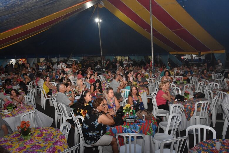 Alunos da Fesc encerram 2018 com Baile do Hawaii - Crédito: Divulgação