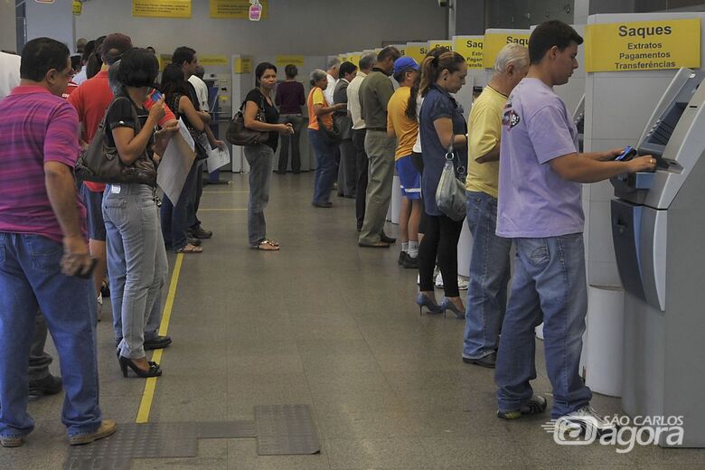 Agências bancárias funcionam em horário especial nesta segunda-feira - Crédito: Valter Campanato/Agência Brasil