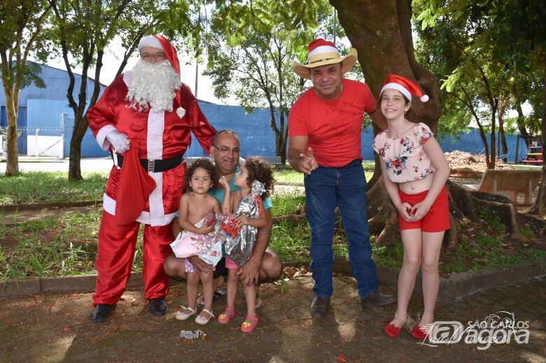 Durante carreata, Supera leva a magia do Natal para 400 crianças de São Carlos - Crédito: Lau Menezes