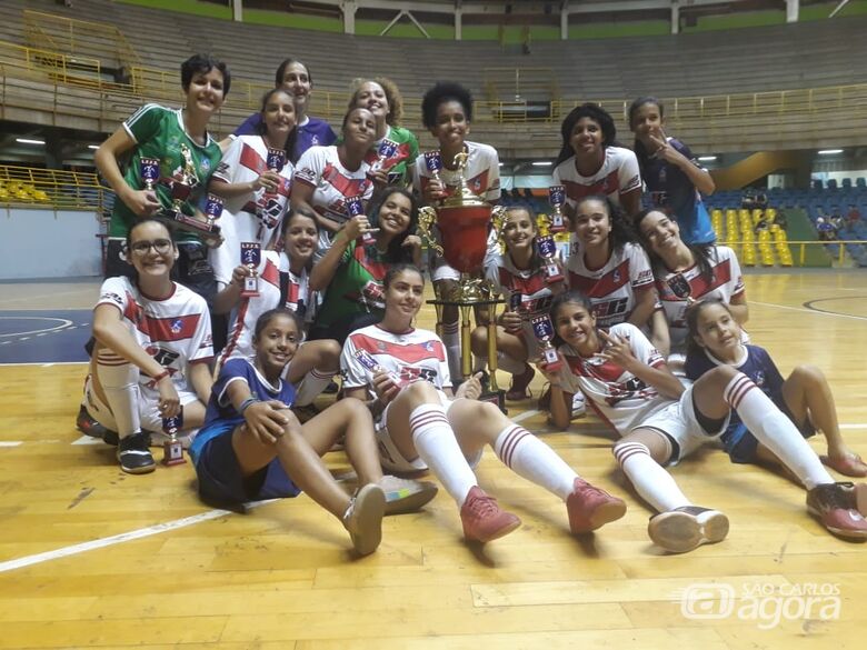 Futsal feminino de São Carlos encerra temporada com dois títulos - Crédito: Marcos Escrivani