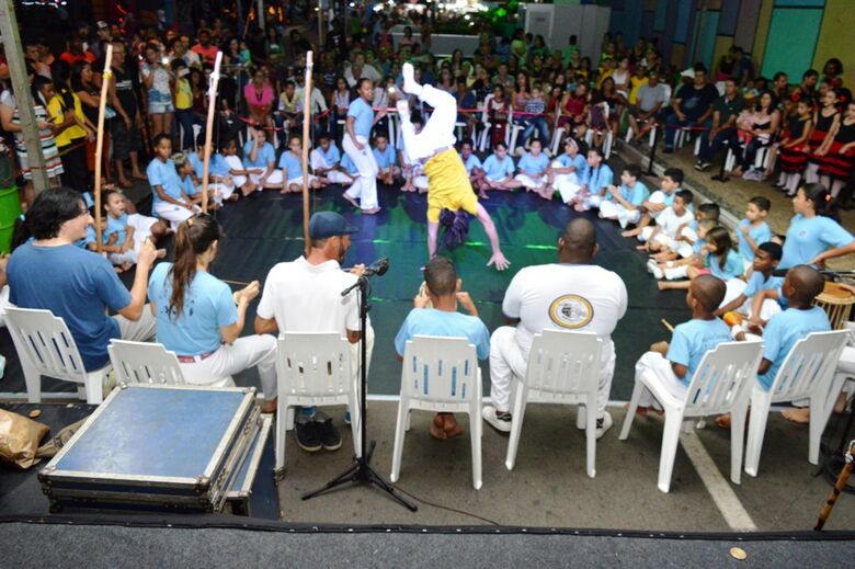 “Natal de Luzes e Sons Ibaté 2018” tem mais um final de semana agitado na Praça Central - Crédito: Divulgação