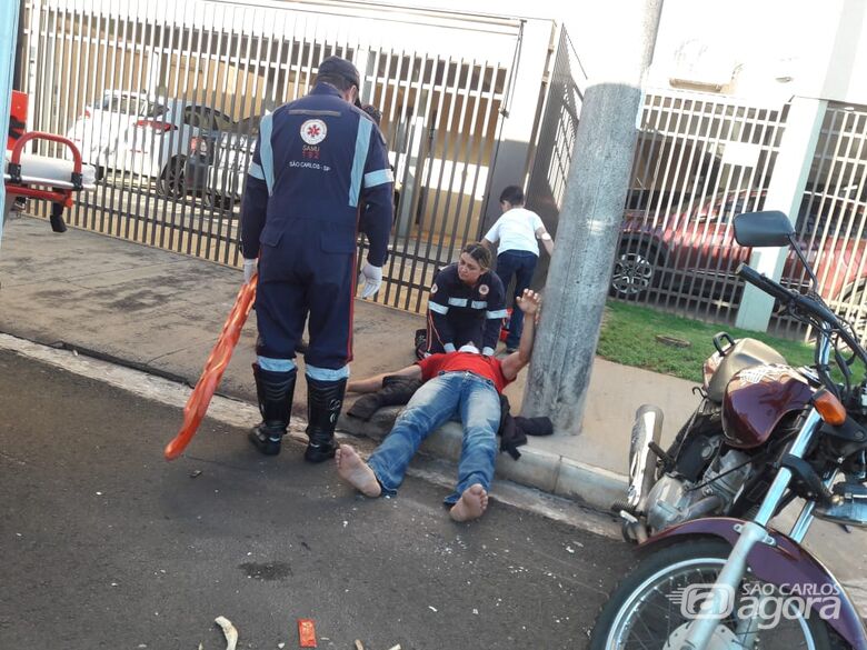 Motorista desrespeita pare e atinge moto - Crédito: Maycon Maximino