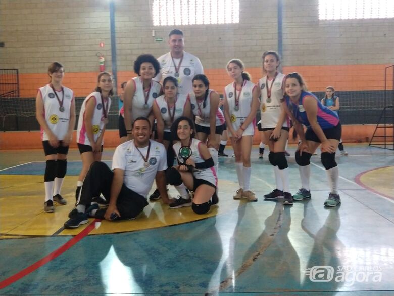 Equipe de voleibol feminino mirim de Ibaté participa de festival - Crédito: Divulgação