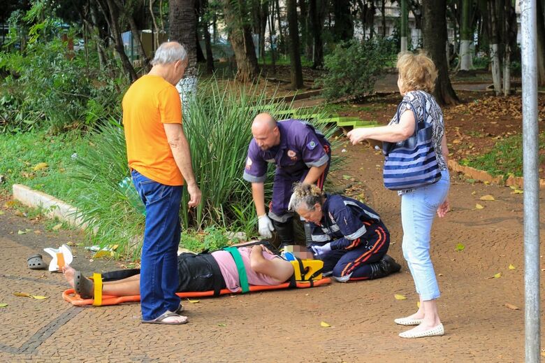 Homem é atropelado por caminhonete no Centro - Crédito: Marco Lúcio