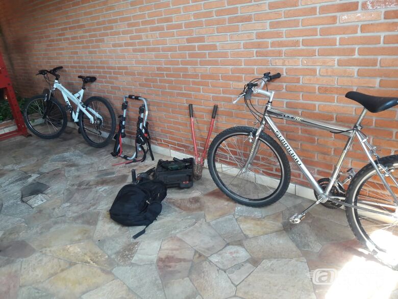 Durante operação no Gonzaga, PM apreende drogas e duas bikes - Crédito: Maycon Maximino