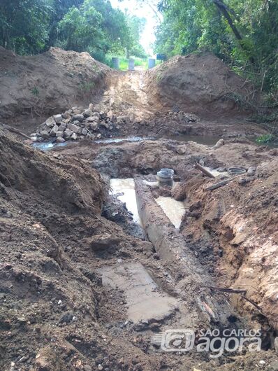 Ponte próxima ao Assentamento Nova São Carlos está em reconstrução - Crédito: Divulgação