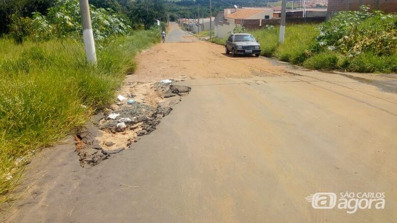 Buraco no asfalto completa um ano no Cidade Aracy - Crédito: Divulgação