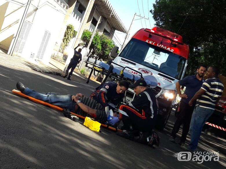 Motociclista fica ferido após batida com carro na região da Praça Itália - Crédito: Maycon Maximino