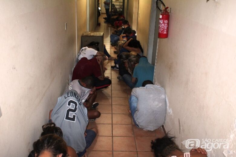 Operação termina com a detenção de 36 pessoas em Chácara de Matão - Crédito: Matão Urgente