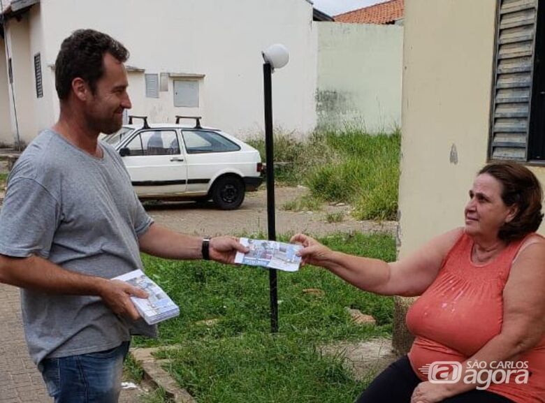 SIM entrega carnês do IPTU aos moradores dos prédios do São Carlos VIII - Crédito: Divulgação