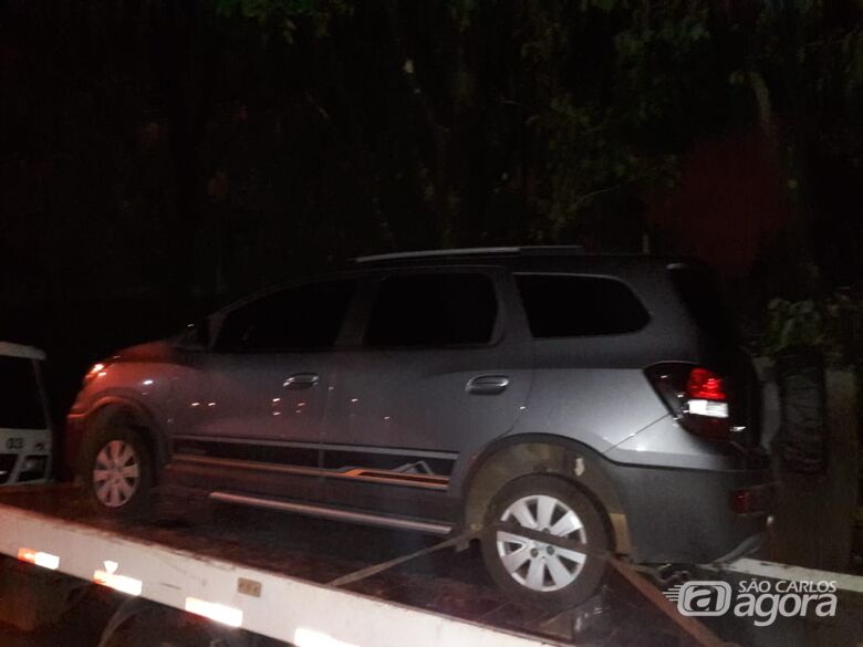 Carro furtado há quase um mês é localizado em fazenda - Crédito: Maycon Maximino