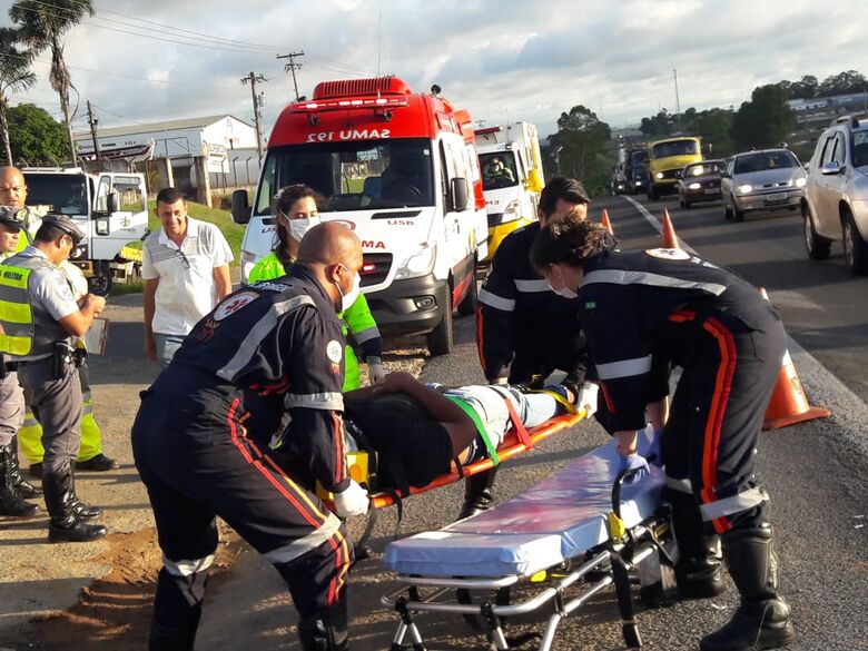 Motociclista sofre queda na Washington Luis - Crédito: São Carlos Agora