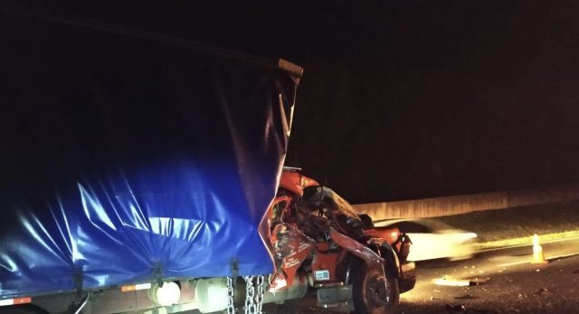 Morador de São Carlos morre após colisão entre dois caminhões na Washington Luis - Crédito: Grupo Rio Claro
