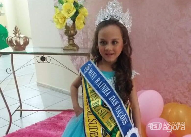 A pequena Ana Cláudia fatura o Mini Rainha das Nações - Crédito: Divulgação