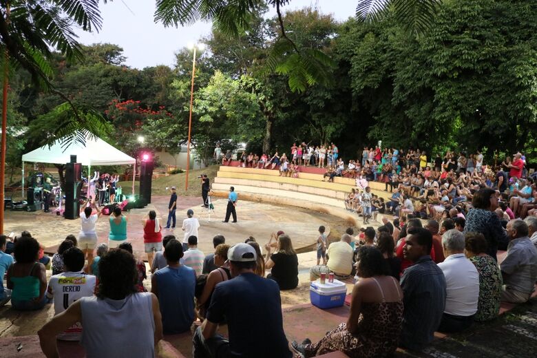 Banda Babilônia levanta o público no Bicão - Crédito: Divulgação