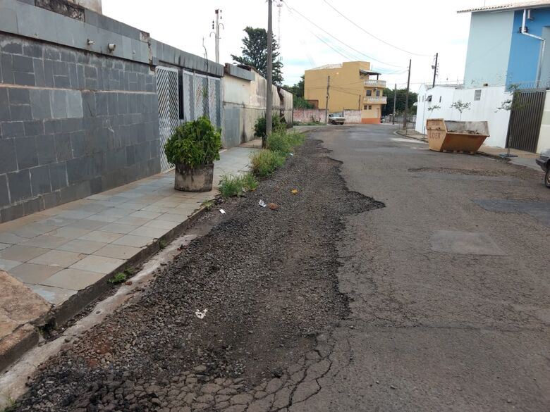 Moradores revoltados com abandono de rua no Jardim Beatriz - Crédito: Divulgação