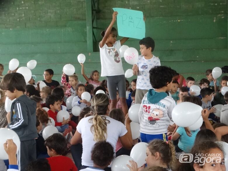Cemei Cônego Manoel Tobias realiza manifesto pela paz nas escolas - Crédito: Marcos Escrivani