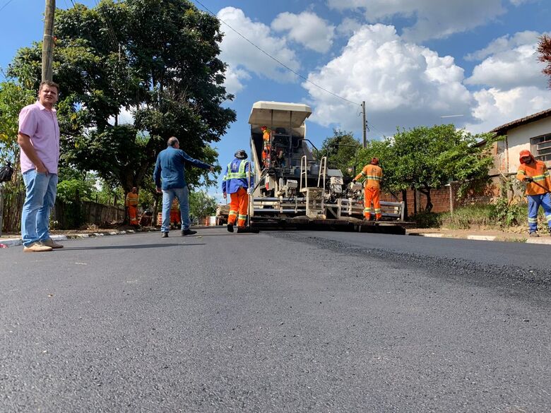 Prefeitura inicia recapeamento em Água Vermelha -