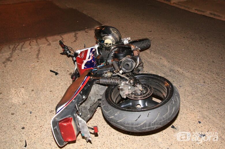 Motociclista avança pare e é atingido por carro no Boa Vista - Crédito: São Carlos Agora