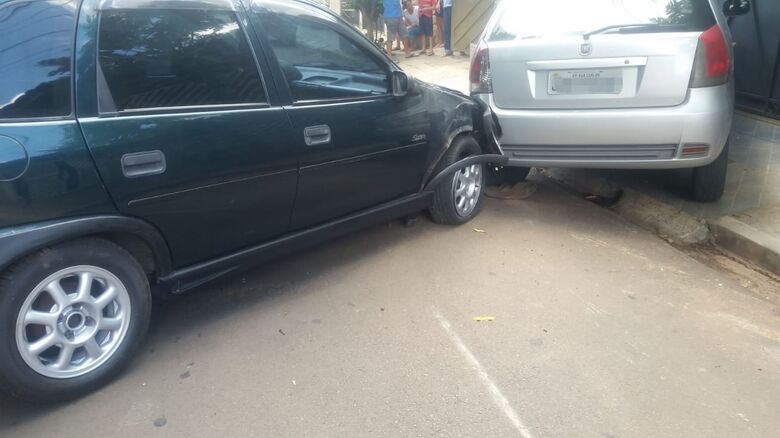 Motorista com sinais de embriaguez bate em carro estacionado na Marginal - Crédito: São Carlos Agora