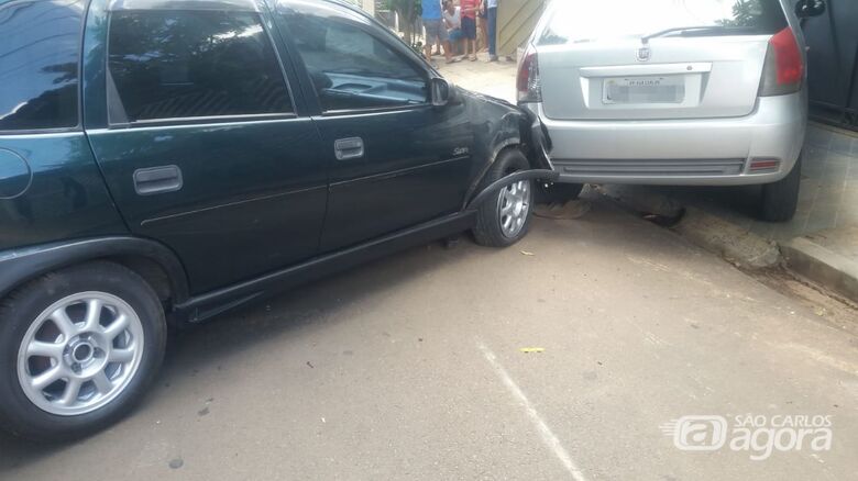 Motorista com sinais de embriaguez bate em carro estacionado na Marginal - Crédito: São Carlos Agora