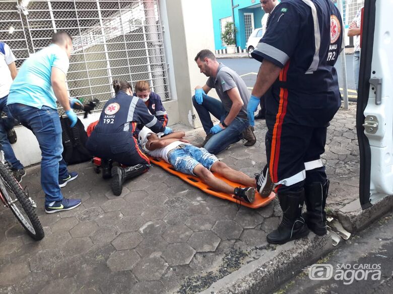 Ciclista sofre queda no Centro - Crédito: São Carlos Agora