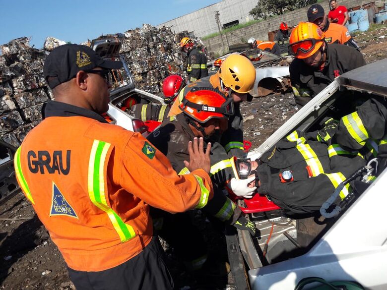 Profissionais do GRAU são treinados por bombeiros de São Carlos - Crédito: Maycon Maximino