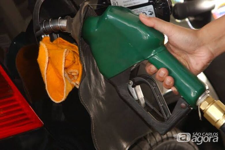 Petrobras sobe R$ 0,07 o litro da gasolina para as distribuidoras - Crédito: Agência Brasil