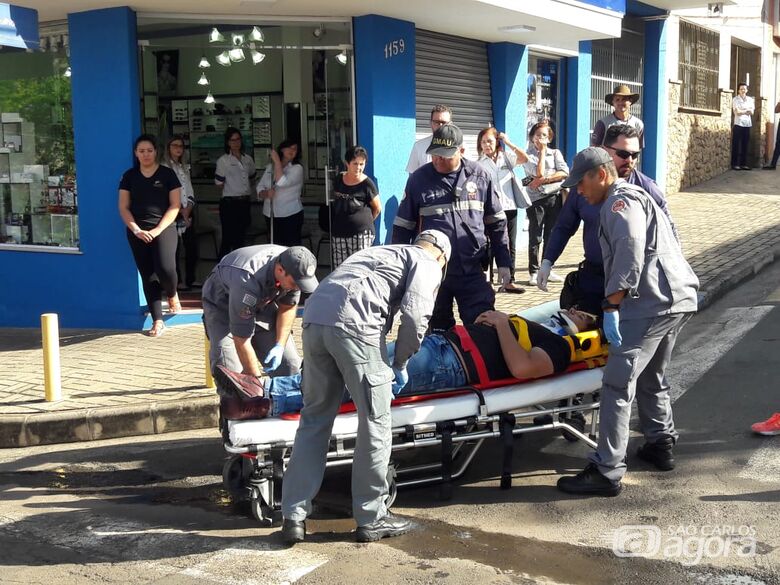 Motociclista fica ferido após colisão no centro - Crédito: São Carlos Agora