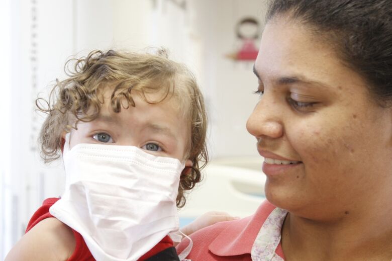 Bebê sãocarlense que passou por transplante de coração volta para casa -
