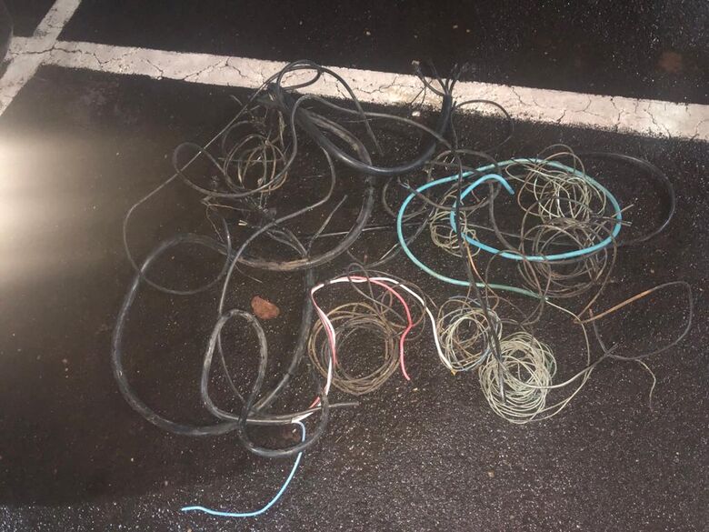 Morador de rua é detido após tentar furtar 12 kg de fios em empresa - Crédito: Divulgação
