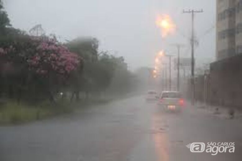 Depois de dias de tempo seco, voltou a chover em São Carlos - Crédito: Arquivo/SCA