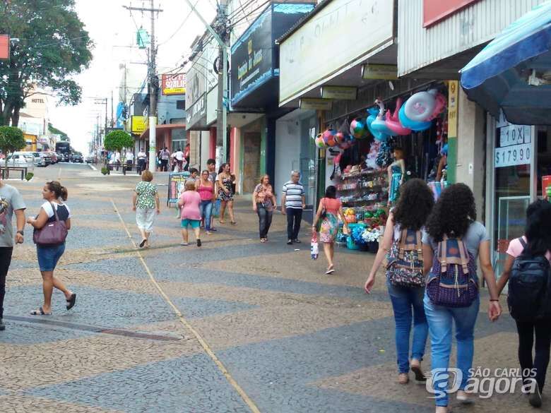 Confira o horário especial do comércio para o mês de maio - Crédito: Arquivo SCA