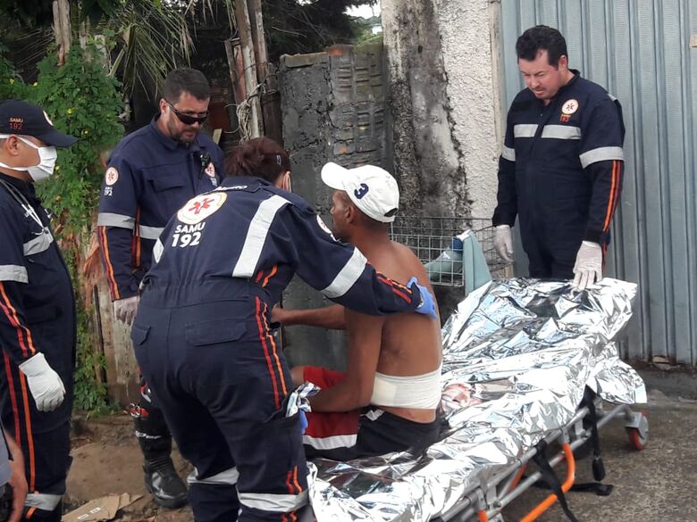 Briga de casal acaba com homem esfaqueado - Crédito: São Carlos Agora