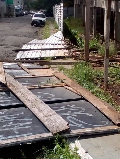 Obra abandonada preocupa moradores no Morada dos Deuses - Crédito: Divulgação