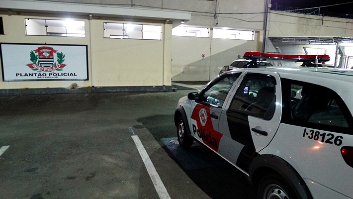 Bandidos furtam moto e outros objetos em residência no Douradinho -