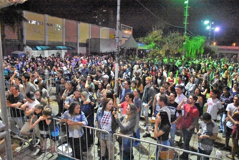 Mesmo com chuva, público participa da segunda noite da Festa do Clima 2019 - Crédito: Divulgação/PMSC