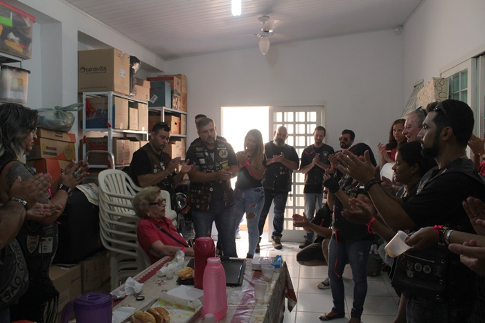 Moto-clubes arrecadam gelatina vermelha para a Rede Feminina de Combate ao Câncer - Crédito: Adrianny Erika Maruoka Moretti