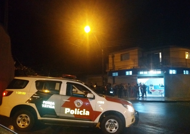 Em operação noturna, PM, GM e fiscalização interditam bar e festa em república - Crédito: Divulgação