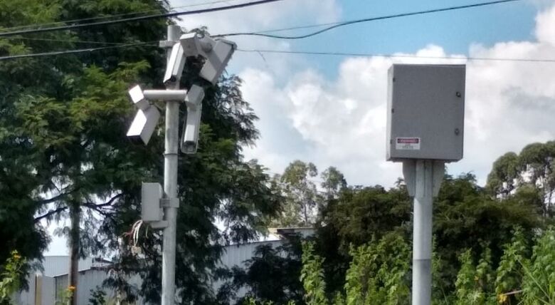Radar de velocidade instalado na avenida Morumbi é danificado -